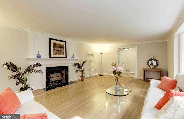 7700 PERSIMMON TREE LANE Gallery 4