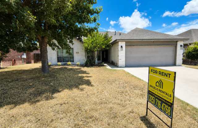 Beautifully maintained 3 bed 2 bath home AVAILABLE NOW! photos photos