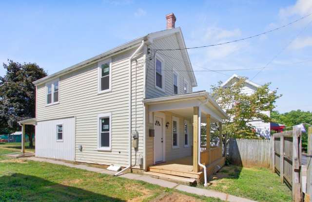 Coming Soon- Charming 2 Bedroom, 1.5 Bath Single Family Home in Green Castle, Pa. photos photos