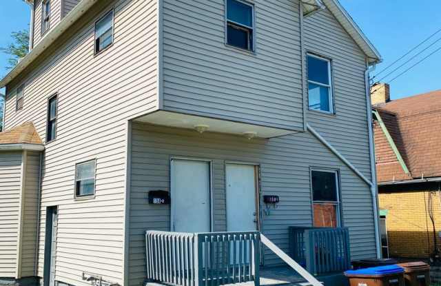 158 Waynes Place Upstairs - 158 Wayne Place, Sharon, PA 16146