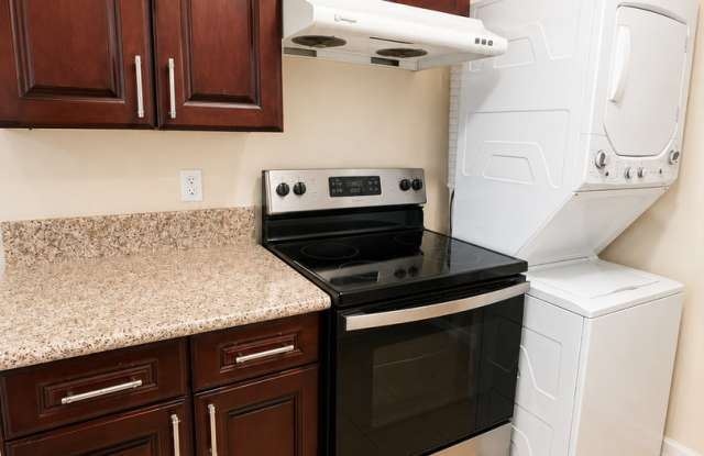 2 Bed / 2 Bath San Diego Home | In-Unit Laundry & Utilities Included Gallery 4