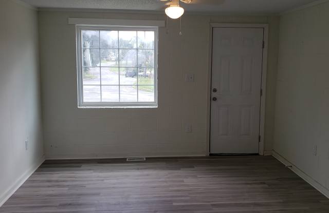 905 Douglas Dr photos photos