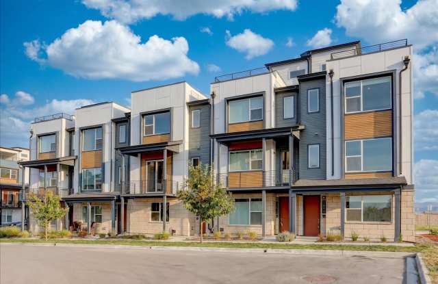 Luxury End unit 3bed/3bath/2car with Views! Gallery 1