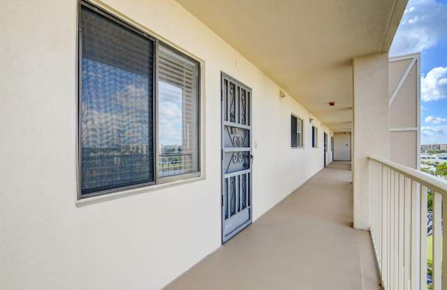 14426 Amberly Lane Gallery 3