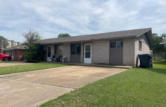 Adorable 1 bedroom 1 bathroom Duplex For Rent Gallery 3