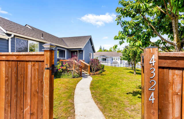 Charming 3 Bedroom Home on Expansive Lot – Ideal Location! photos photos