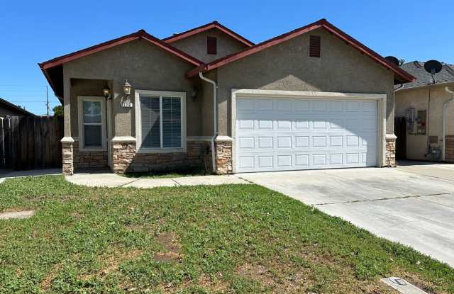 Huge 4-Bedroom Single Story Home with 2 Weeks Free Rent - 1270 Expedition Avenue, Turlock, CA 95380