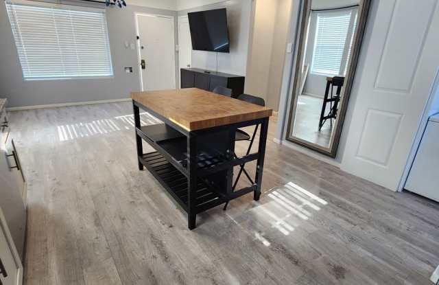 Spacious 2-bedroom 1-bathroom Gallery 4