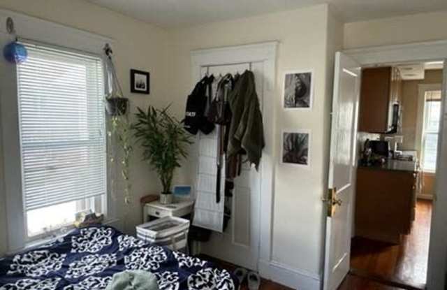 1067 Broadway Gallery 4