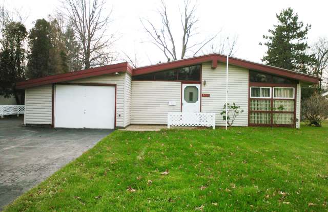 Completely Renovated Highly Sought Ranch Style Home for Rent - 3 Beds/1.5 Baths! Gallery 1