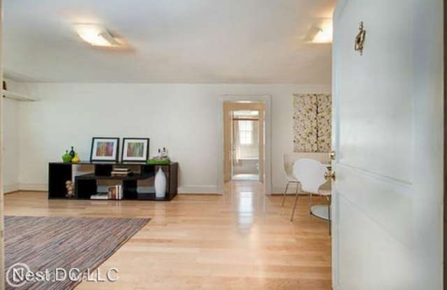 3001 Porter St NW Unit 100 Gallery 4