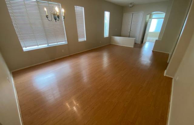 Beautiful 3 bed/ 2 bath home located in Summerlin Gallery 3