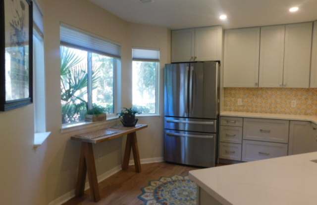 Lovely Condo In Marsh Side Gallery 3