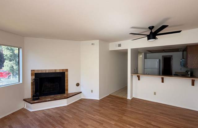 Bright 2 Bedroom Condo with Fireplace, Washer/Dryer, and 1/2 a mile to USD photos photos Bright 2 Bedroom Condo with Fireplace, Washer/Dryer, and 1/2 a mile to USD photos photos