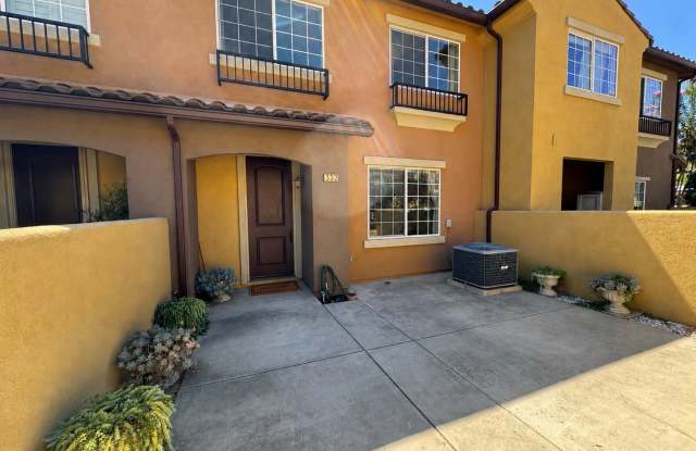 Beautiful Westlake Highlands Townhome with Private Courtyard Gallery 3