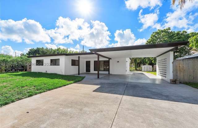 451 SW 38th Ter Gallery 2