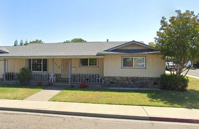 3 Bedroom 2 bath with 2 car garage off of Geer and Tuolumne In Turlock - 2080 Temple Avenue, Turlock, CA 95382