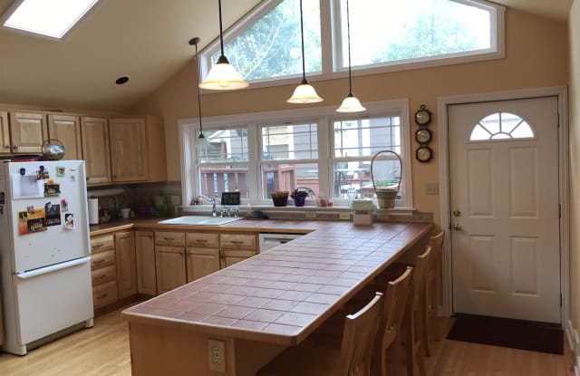 722 N 73rd St - 722 North 73rd Street, Seattle, WA 98103
