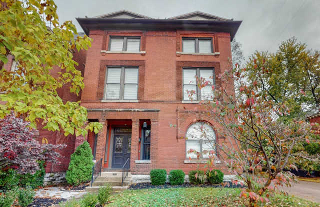 5 Bed/ 2.5 Bath Phenomenal Old Louisville Home Gallery 1