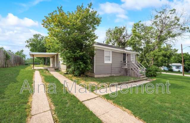 1475 Westwick Dr - 1475 Westwick Drive, River Oaks, TX 76114