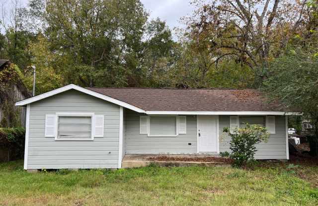Newly renovated 3 BED, 2 BATH in Silsbee - 824 East Avenue H, Silsbee, TX 77656
