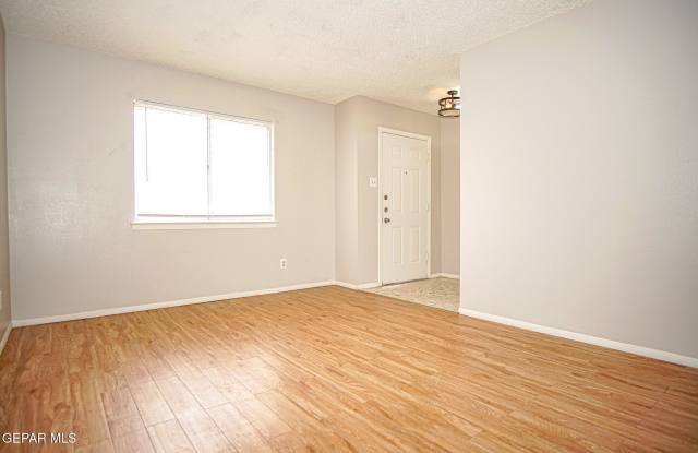 8548 ARBOLEDA Drive Gallery 4