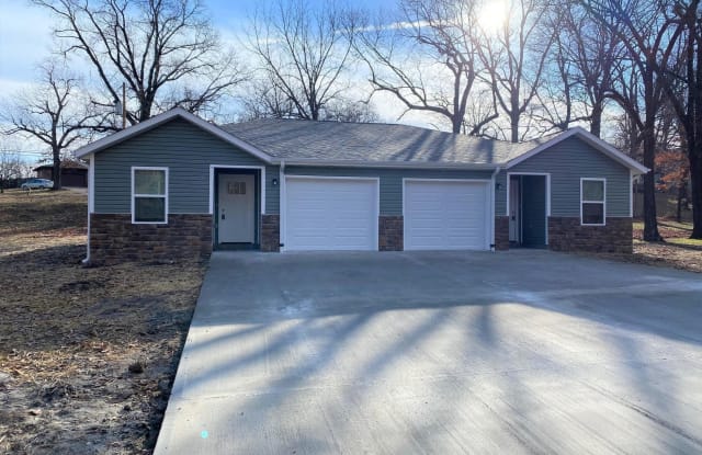 319-321 E Buchanan Road - 319 Buchanan Road, Joplin, MO 64801
