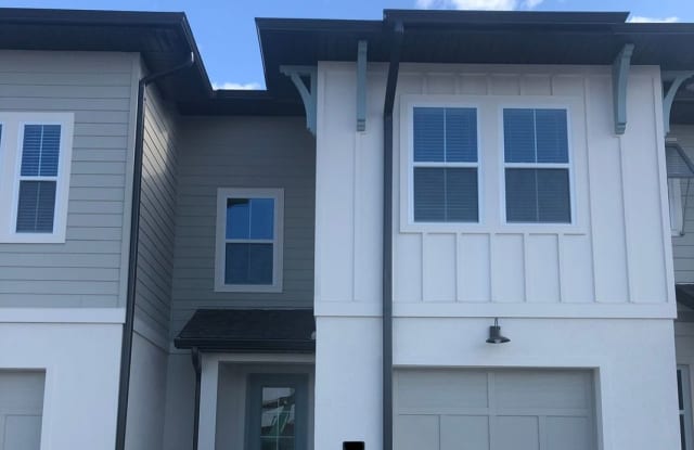 Charming 2BR Townhome in Davenport Gallery 1