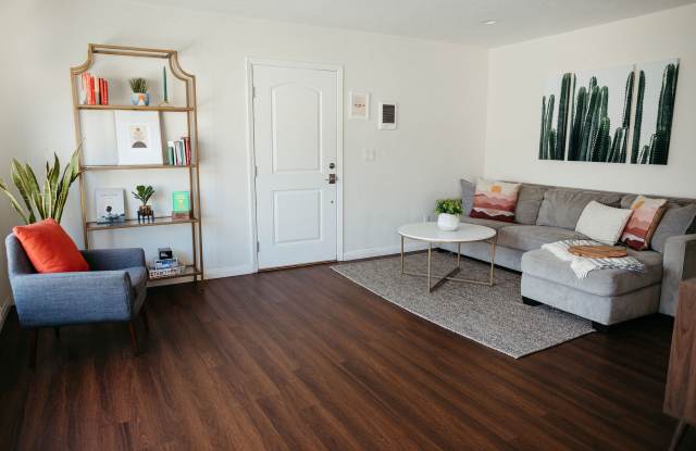 4588 Winona Avenue Gallery 4