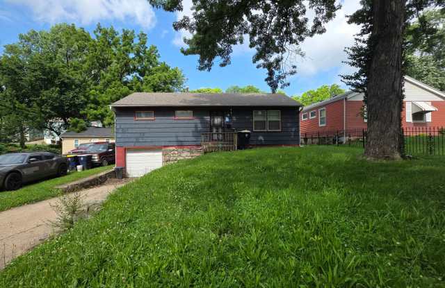Beautiful 4 Bed, 2 Bath Home in Kansas City photos photos