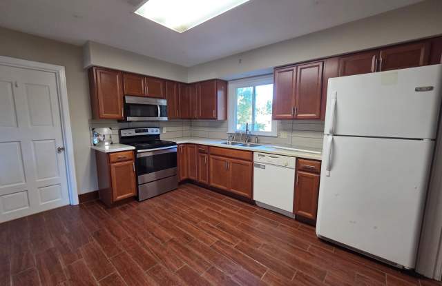 1702 Ryan Avenue Gallery 1