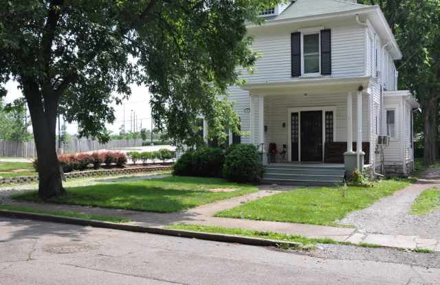 STUDENTS ~ Now Pre-Leasing for Fall Semester 2026 photos photos