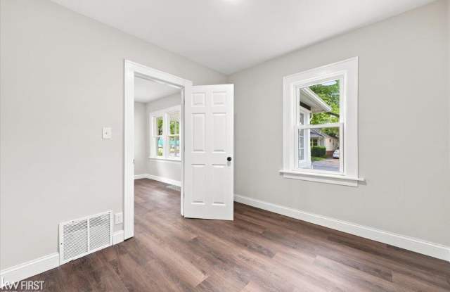 40 W Colgate Avenue Gallery 2