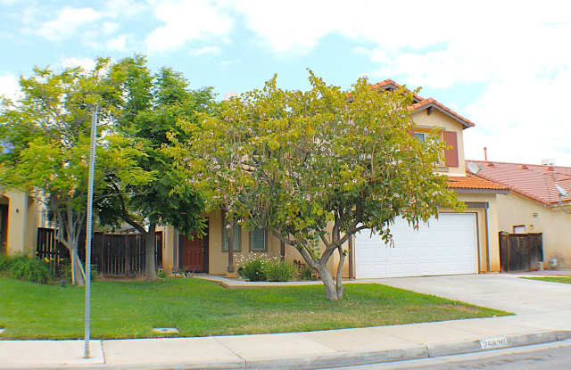 Moreno Valley Ranch, Spacious 4 Bedroom Gallery 3