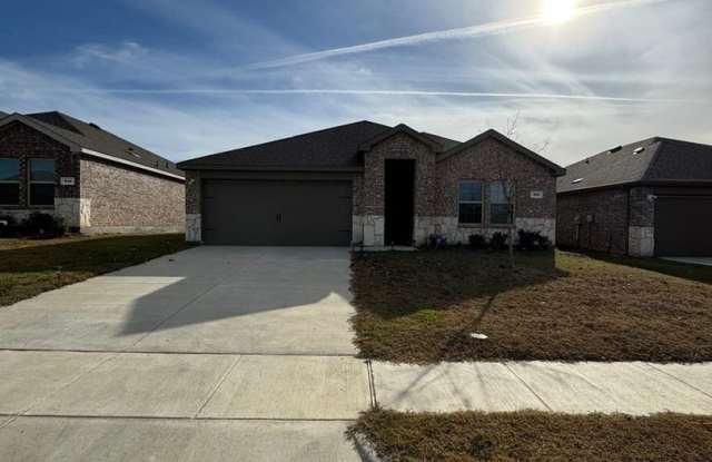 Spacious 4BR House in Aubrey - 912 Glover Dr, Denton County, TX 76227