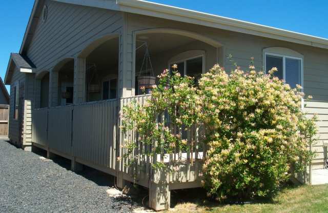 1305 NE TUCSON WAY, BEND, OREGON 97701 - THE VILLAGE Gallery 4