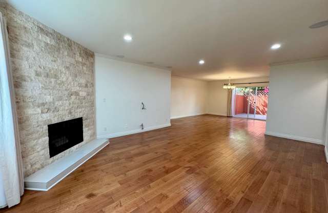 Modern Elegance in Prime Santa Monica photos photos