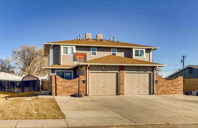 Newly Renovated 4bd/3ba Duplex in North Longmont- Quiet  Serene Neighborhood! photos photos