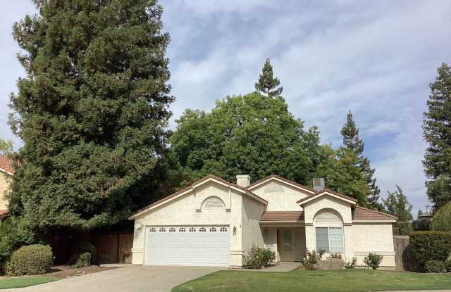 9615 N Buttonwood Court Gallery 1