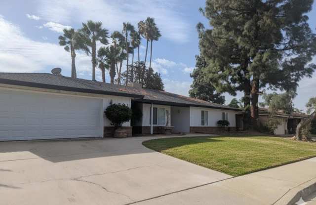 Beautiful 4 Bedroom House in NW Bakersfield with Pool! photos photos