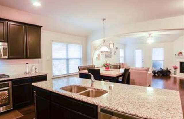 3425 Canyon Lake Drive Gallery 3