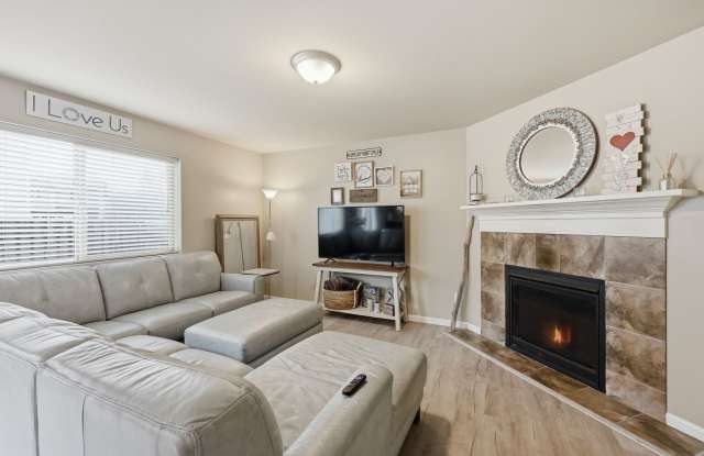 Well Maintained 4 Bedroom Home in CK School District Gallery 4