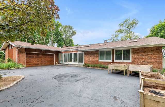 98 Crescent Beach Drive Gallery 2