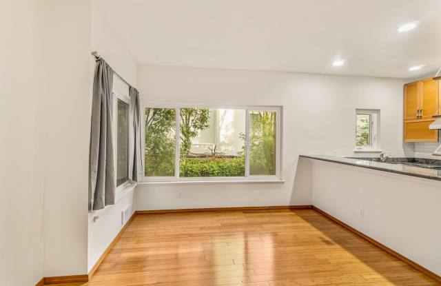 1 Bedroom Apartment Next To Cal Anderson Park! *Utilities and Garage Parking Included!* photos photos 1 Bedroom Apartment Next To Cal Anderson Park! *Utilities and Garage Parking Included!* photos photos