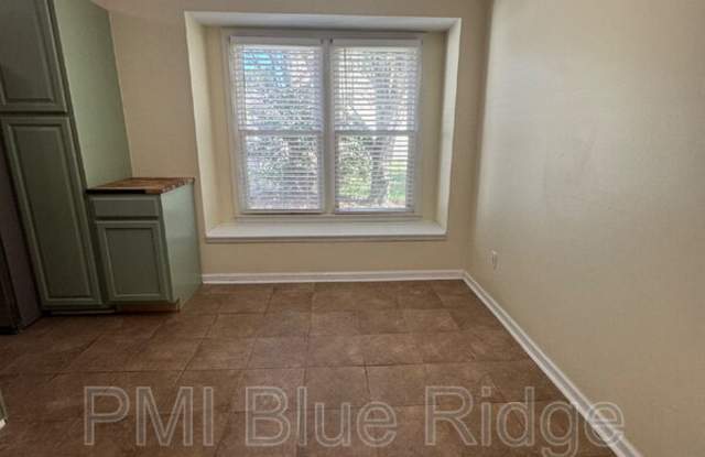 1013 Thorncrest Drive photos photos