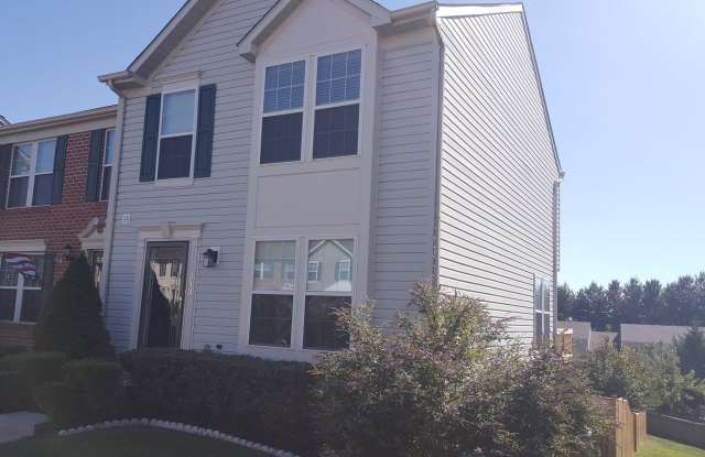 Stunning 3 Bedroom, 2.5 Bathroom End-of-Group Townhome in Abingdon! Gallery 1