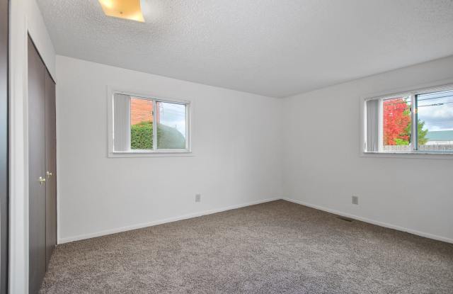Carriage House Apartments Gallery 2