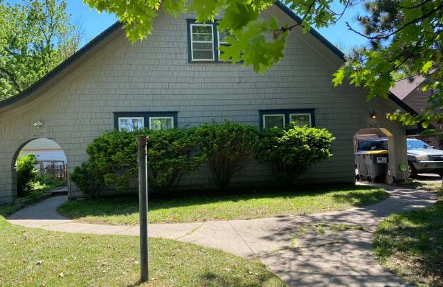 COLLEGE HILL DUPLEX w/2 car garage photos photos