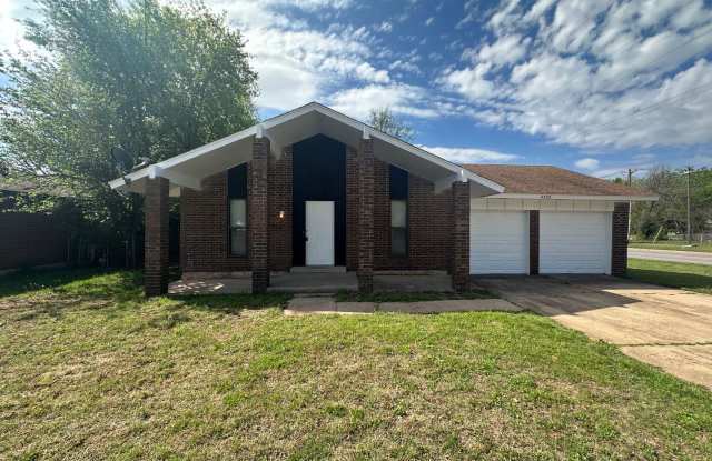 3 bed, 1 1/2 bath, 2 car garage Gallery 1