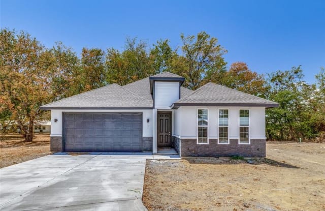 121 N 10th Street - 121 North 10th Street, Mabank, TX 75147